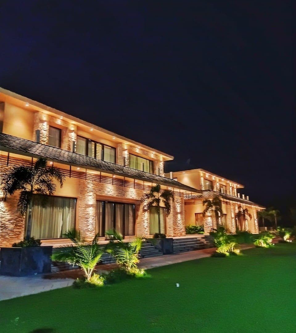 Club Regal venue exterior lawn view